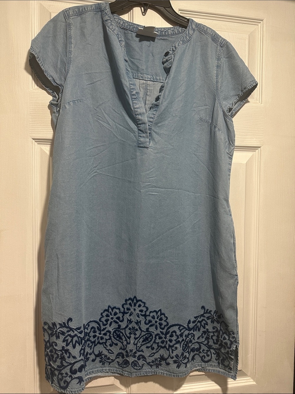 Liz Claiborne Light Blue Tunic with Navy Embroidery